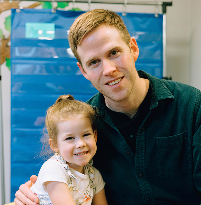 dad and preschool daughter